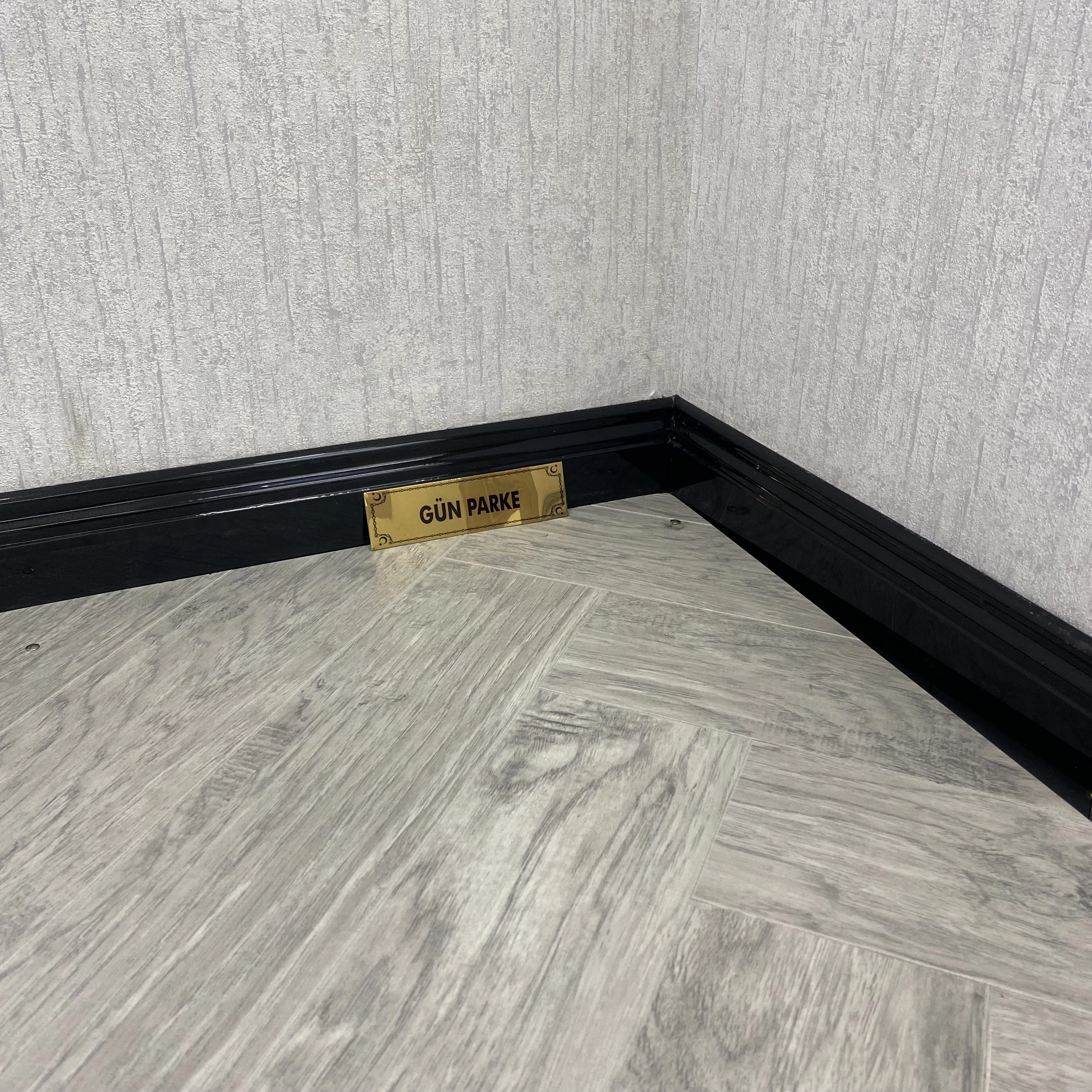 Aston Louis Balıksırtı Bellevue