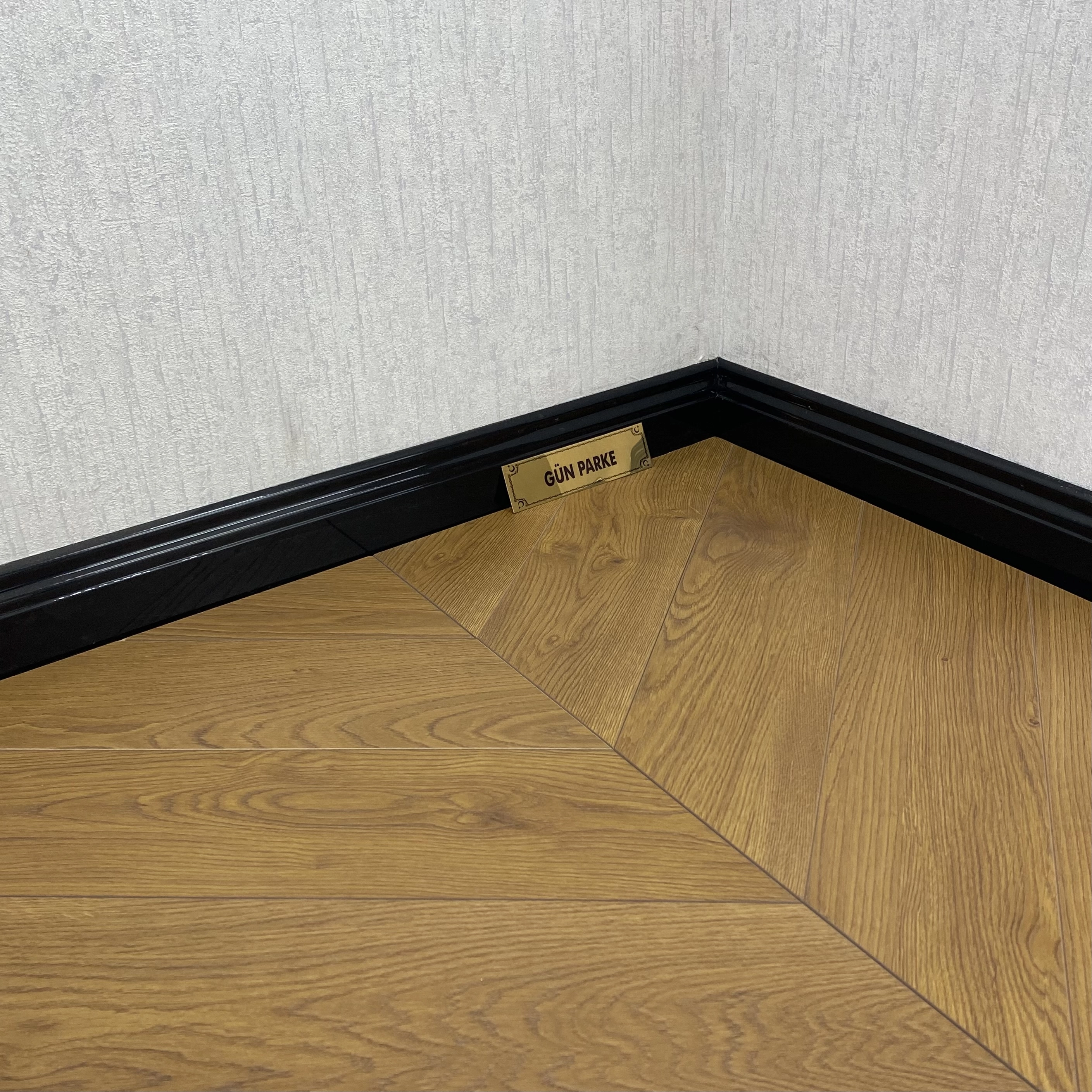 Aston Louis Macar English dark oak