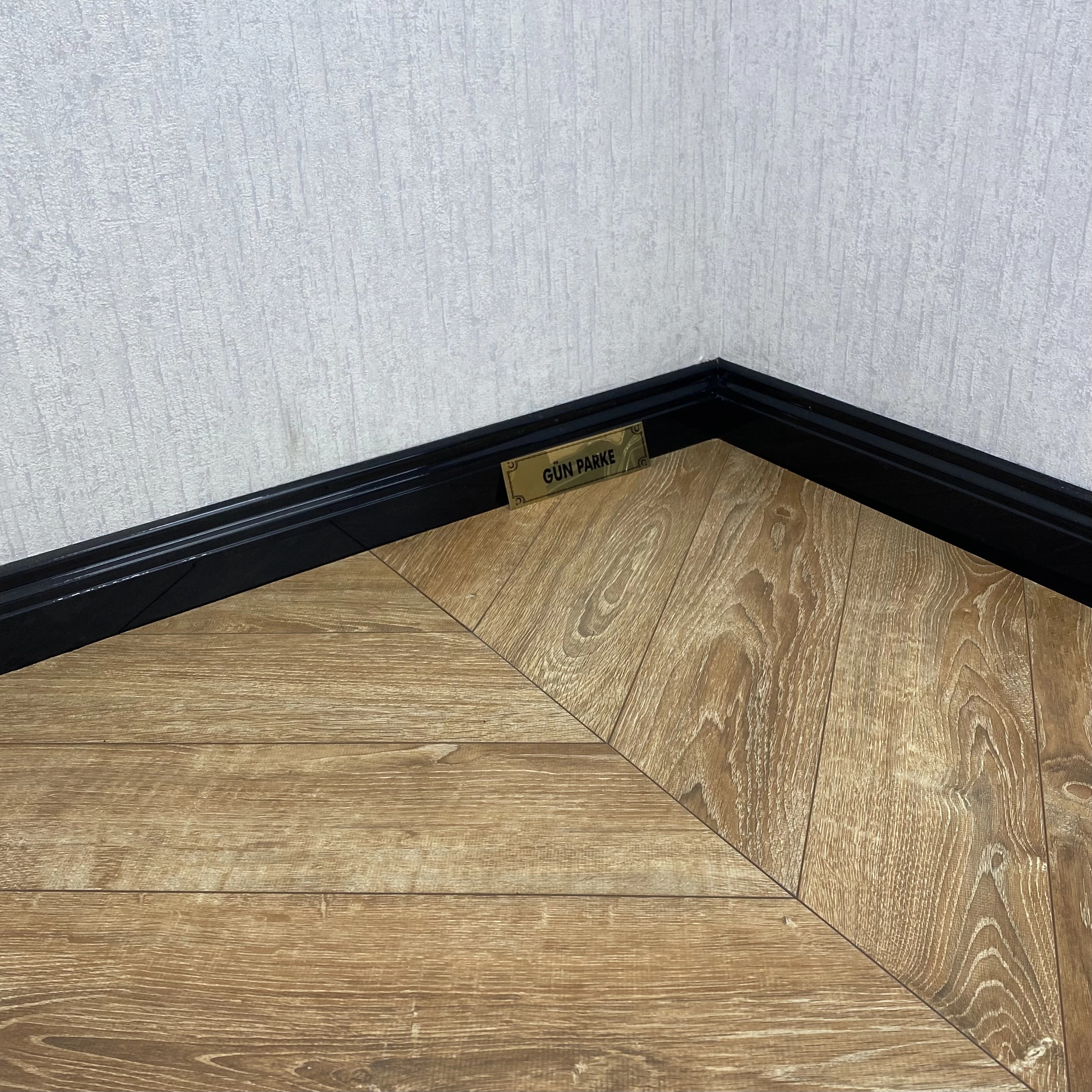Aston Louis Macar  Silverado dark oak