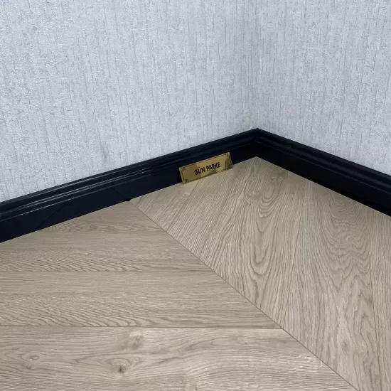 Aston Louis Macar Light dark oak